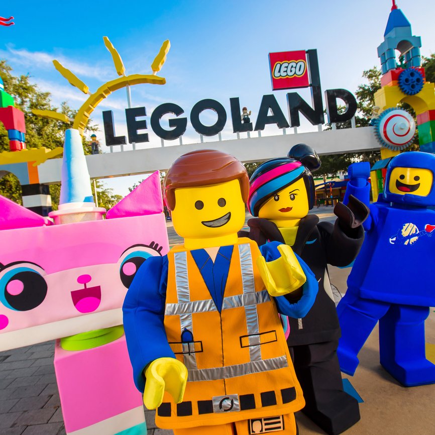 SANPA_P0704_Legoland_Characters_Entrance.jpg